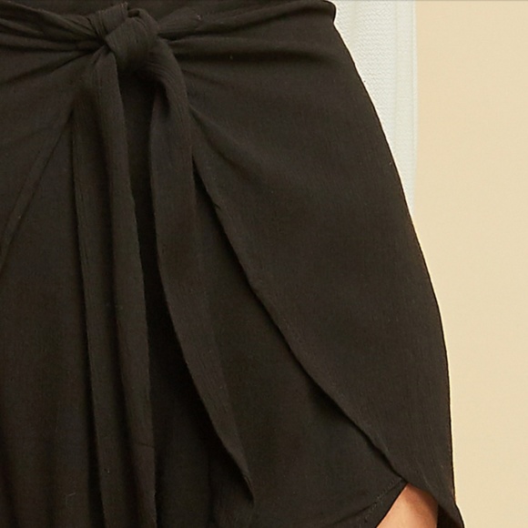 Gorgeous bold black wrap shorts - Picture 6 of 7